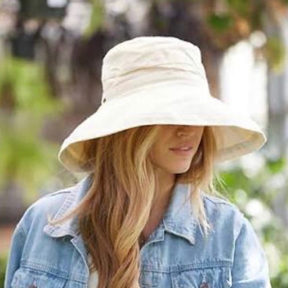 Physician Endorsed Accessories - Physician Endorsed Wide Brim Floppy Hat.  UPF 50 Sun Protection.